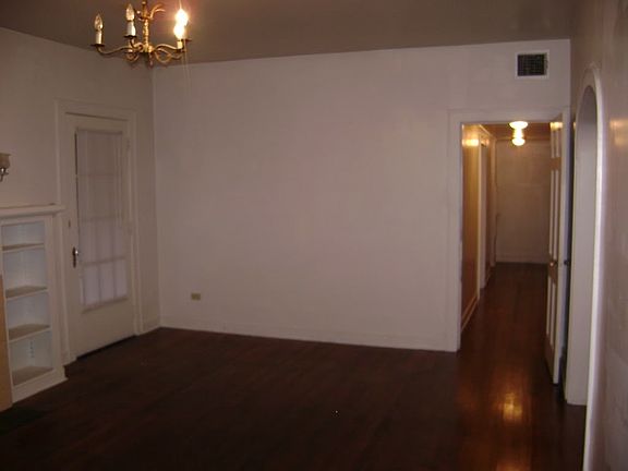 5th image of 261 Washington St