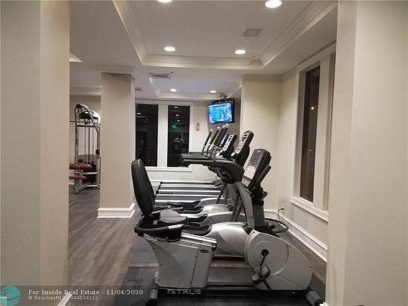 5th image of 533 NE 3rd Ave APT 137