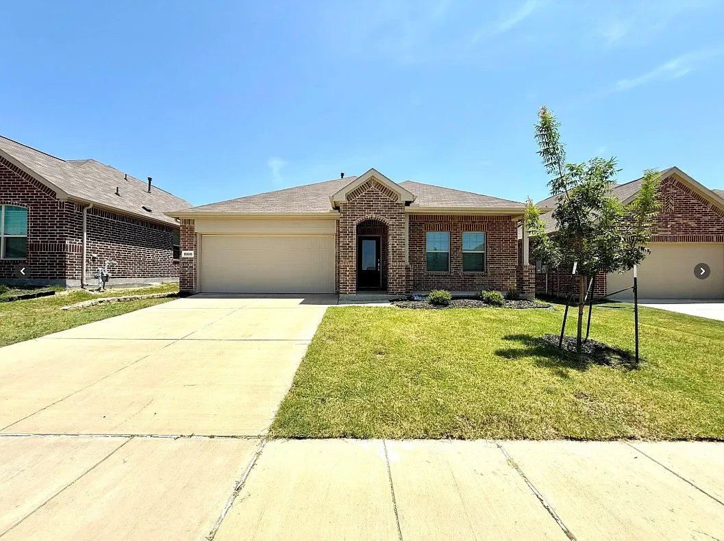 4 bed, 1838 sqft, $2,300 — Photo 2