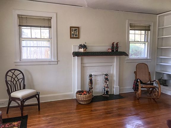 3rd image of 703 Spruce St