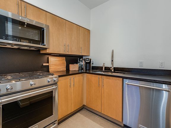 4th image of 604 Avenida Villahermosa #105