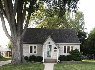 1104 Columbus St, Pella, IA 50219