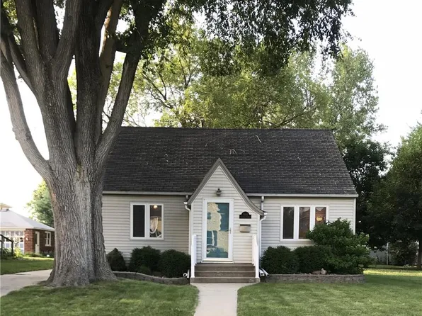 1104 Columbus St, Pella, IA 50219