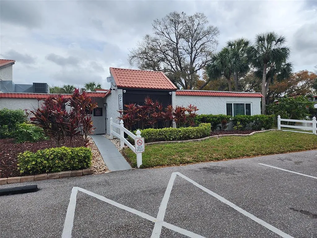 Building Photo - 3249 Beneva Rd #204