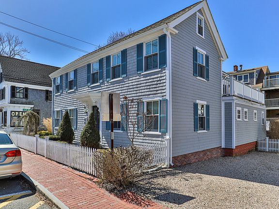 4th image of 114 Commercial St #U3