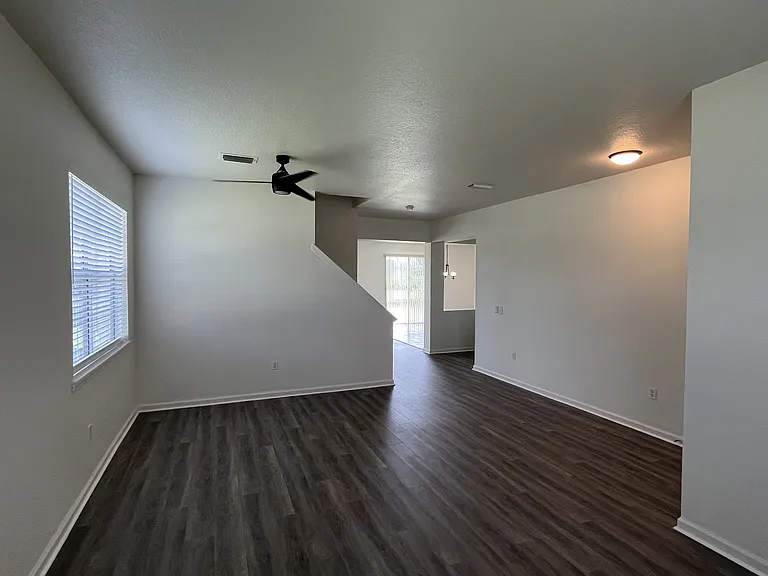101 Hagge Dr — Photo 25