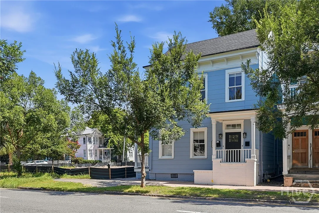 2 bed, 1.0 bath, 1200 sqft, $2,100 — Photo 2