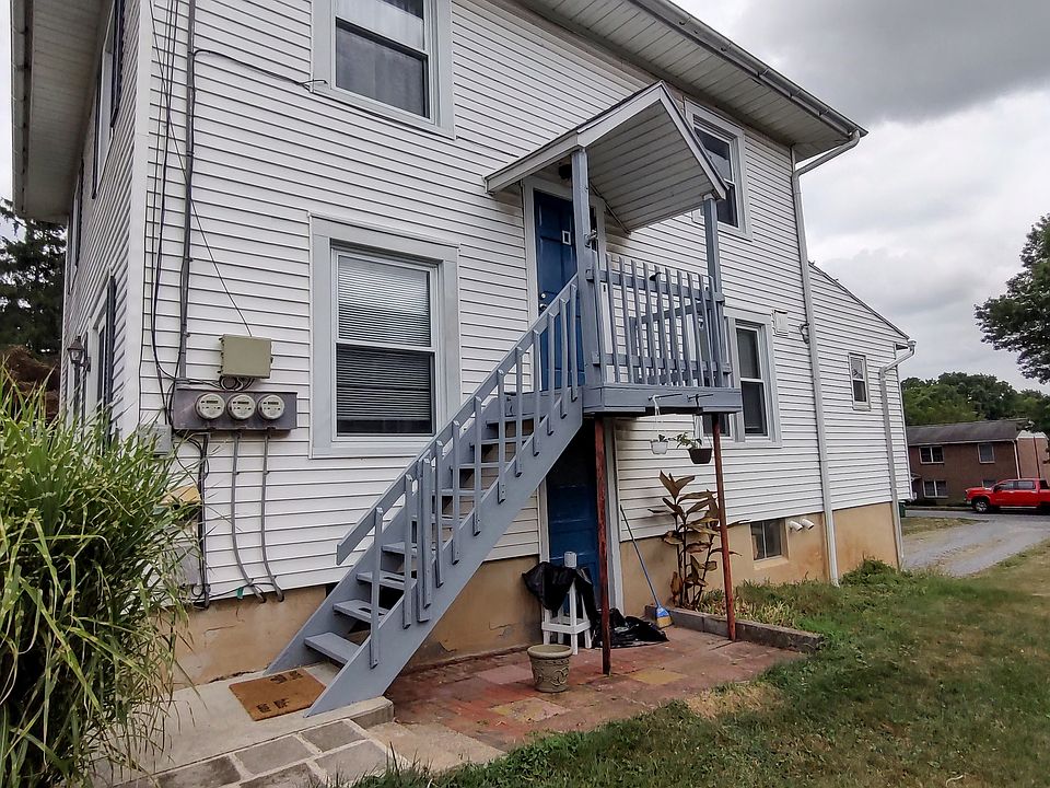 Entrance to 2nd Floor Apartment