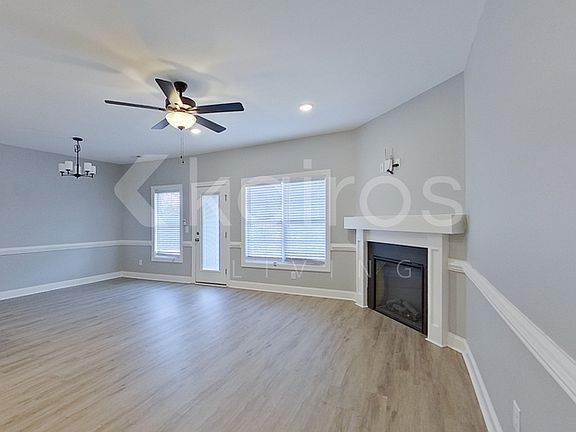 4th image of 3717 Oak Leaf Way #A