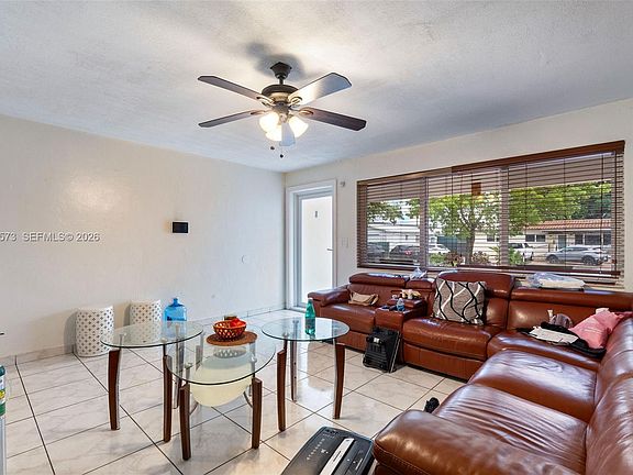 5th image of 985 SE 2nd Pl