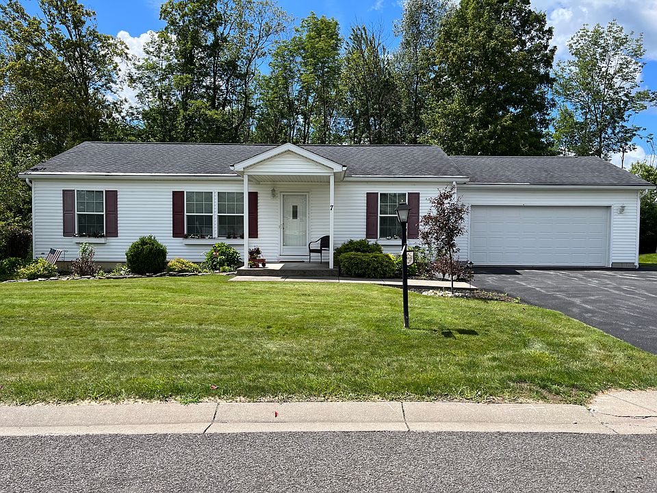 1st image of 7 Dogwood Ln #75