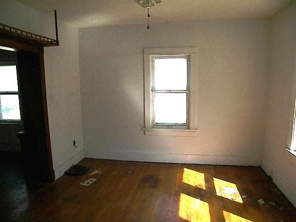 3rd image of 1622 Meriline Ave