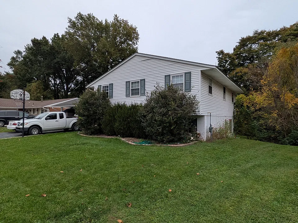 5590 Santiago Dr