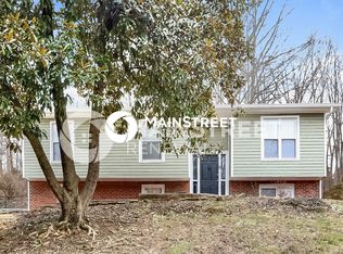 9104 Royal Oak Dr, Louisville, KY 40272