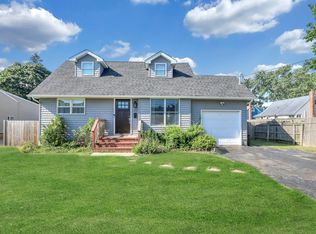 312 37th St, Lindenhurst, NY