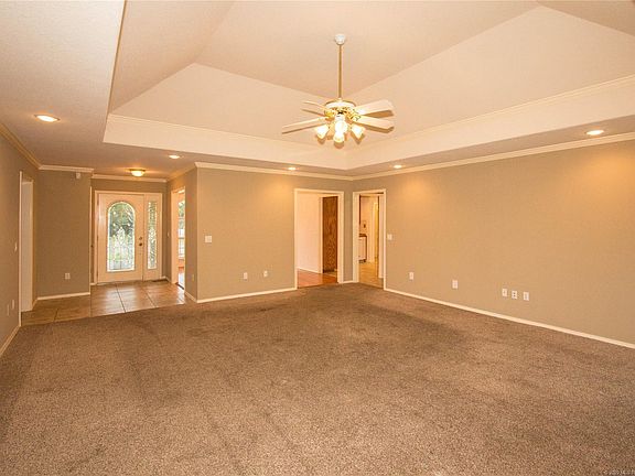 4th image of 901 E Hastain Ave
