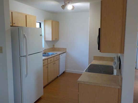 4th image of 3860 Catalina St