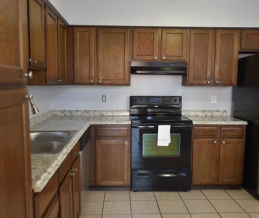 4th image of 555 N May St APT 26
