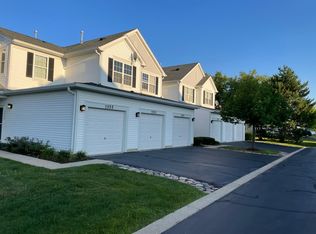 2951 Falling Waters Dr, Lindenhurst, IL 60046