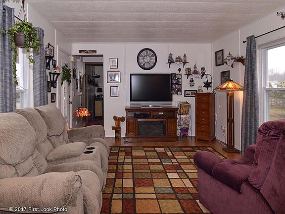 5th image of 121 Holiday Ct