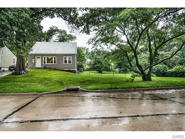 321 Averill Ave photo 1