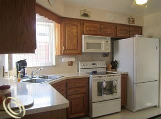 4th image of 30620 Florence St