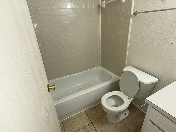 5th image of 3803 Woodrow Dr #D
