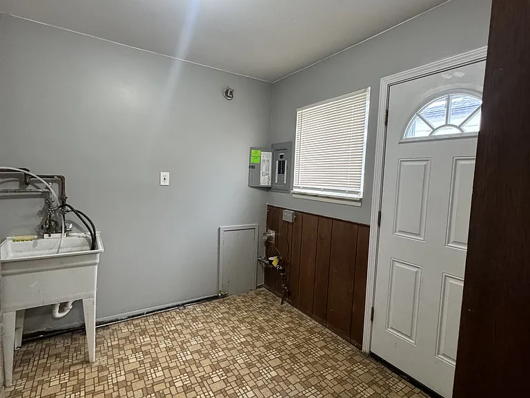 23528 Columbus Ave — Photo 12