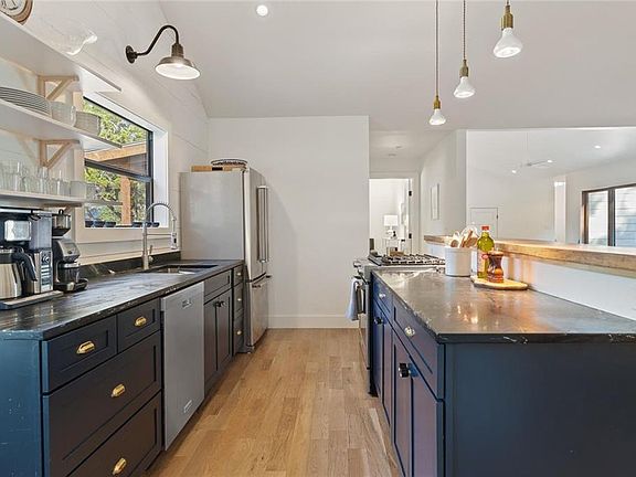 4th image of 451 Wilson Creek Cir