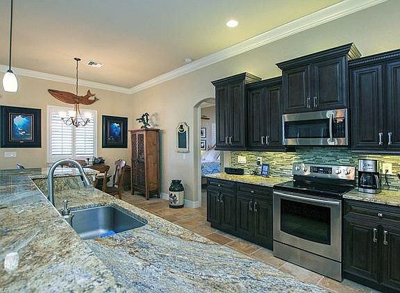 5th image of 815 SW 54th Ln