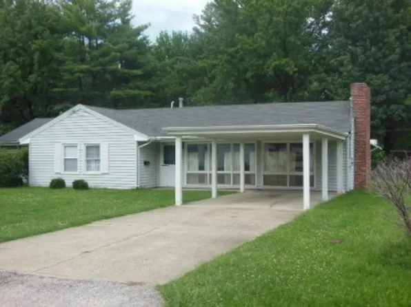 621 Shadwell Ave, Flora, IL 62839