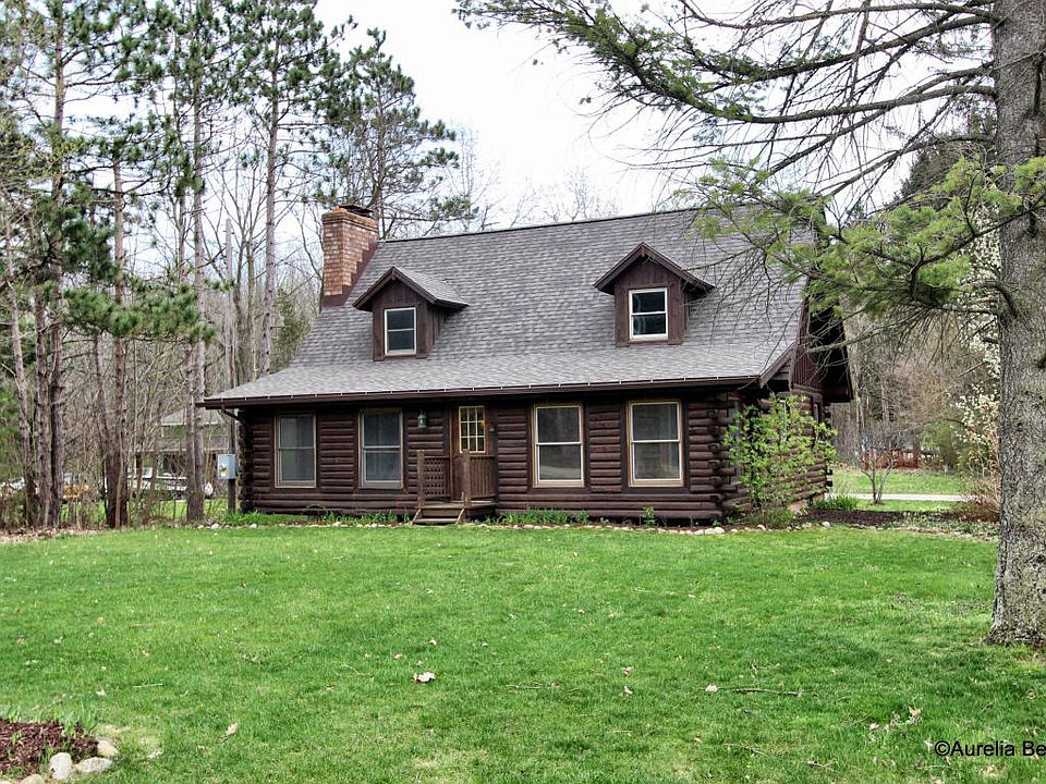 1st image of 1876 Lake Michigan Dr NW