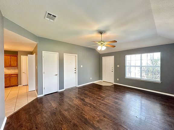 4th image of 1501 Cinch Dr