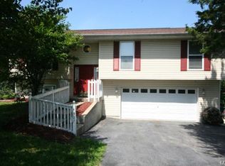 7307 Sennawood Dr, Cedar Hill, MO 63016