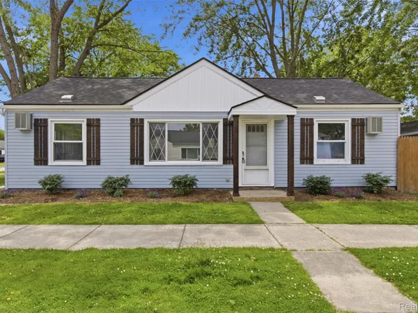 26375 Waldorf St, Roseville, MI 48066