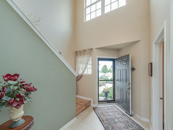 5th image of 1143 Goldfinch Ave