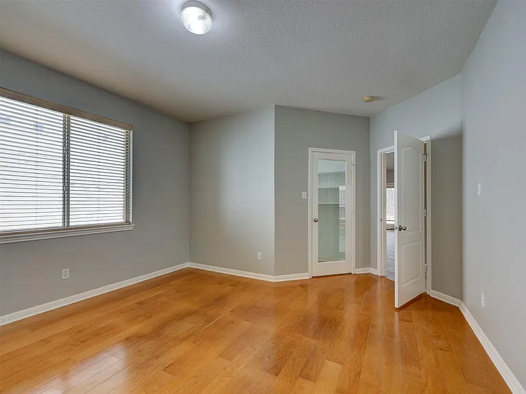 1554 Homewood Cir — Photo 17