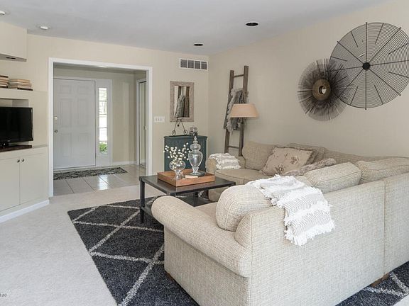 4th image of 5366 Whippoorwill Dr