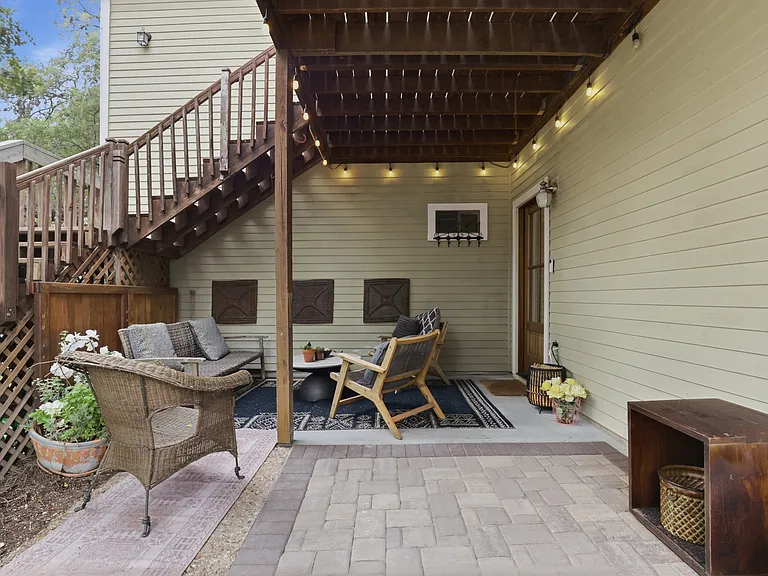 815 Annie St W — Photo 32