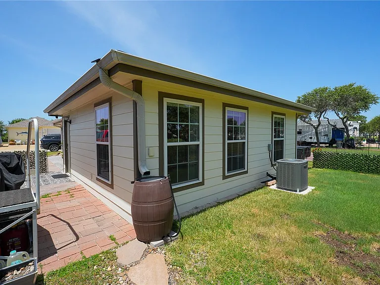 72 Augusta Cir — Photo 23