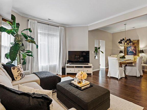 2nd image of 3701 N Paulina St #3W