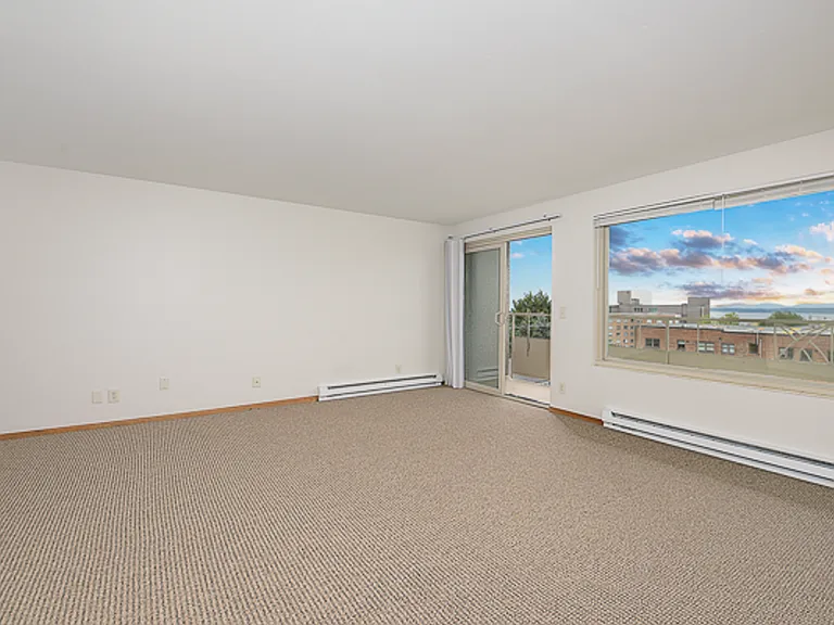 Aloha House Apartments — Photo 21