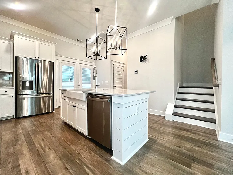 1510 Martel St — Photo 10
