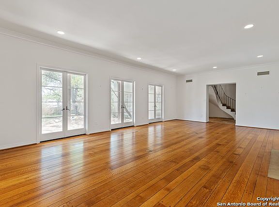 4th image of 724 Alta Ave