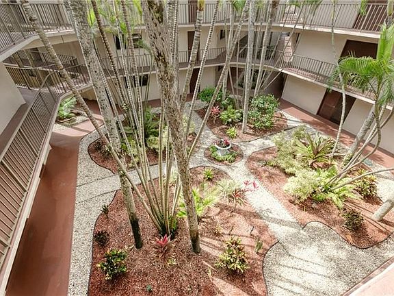 5th image of 5190 Las Verdes Cir APT 303