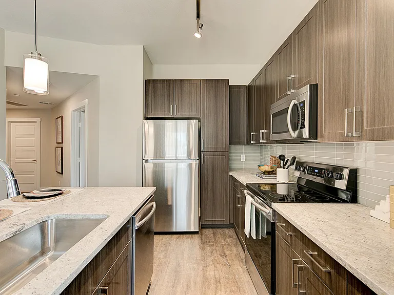 35 West at Champions Circle Apartments — Photo 13