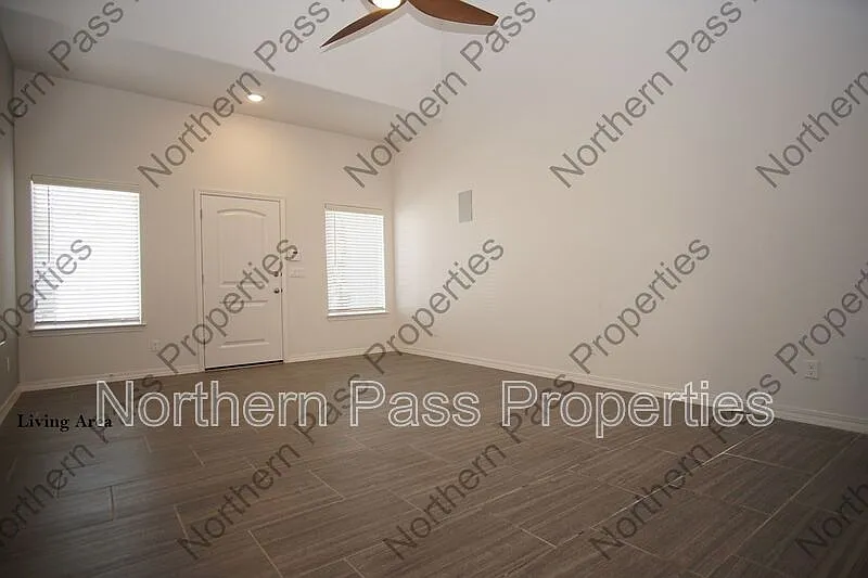 4 bed, 2.5 bath, 2358 sqft, $1,995 — Photo 3