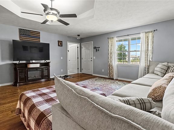 5th image of 201 Paradise Heights Dr