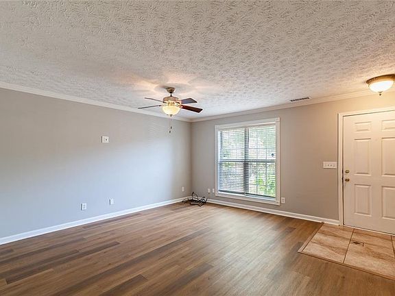 2nd image of 5550 Strathmoor Manor Cir