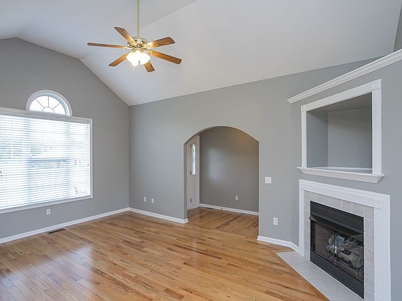 3rd image of 1072 Grassland Dr